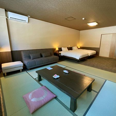 Hotel Kutsurogijyuku Shintaki à Aizuwakamatsu Extérieur photo