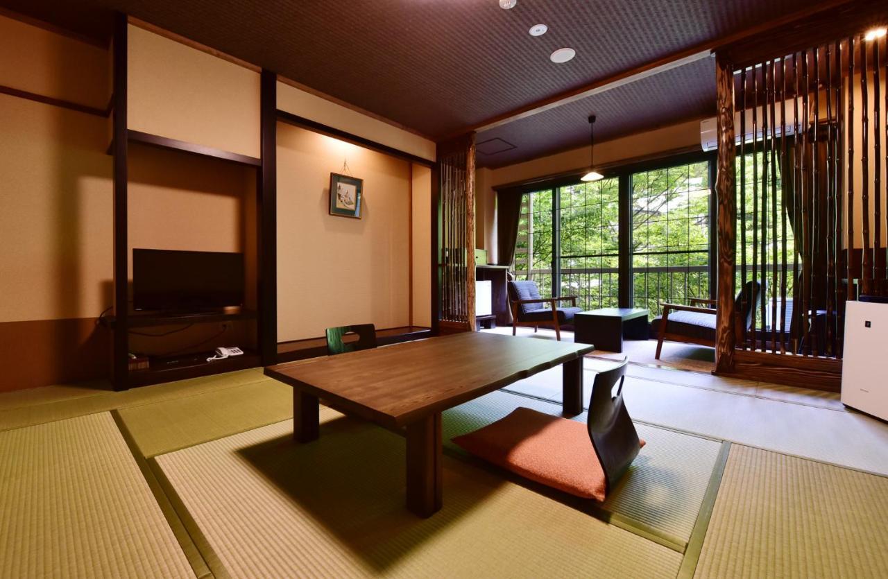 Hotel Kutsurogijyuku Shintaki à Aizuwakamatsu Extérieur photo