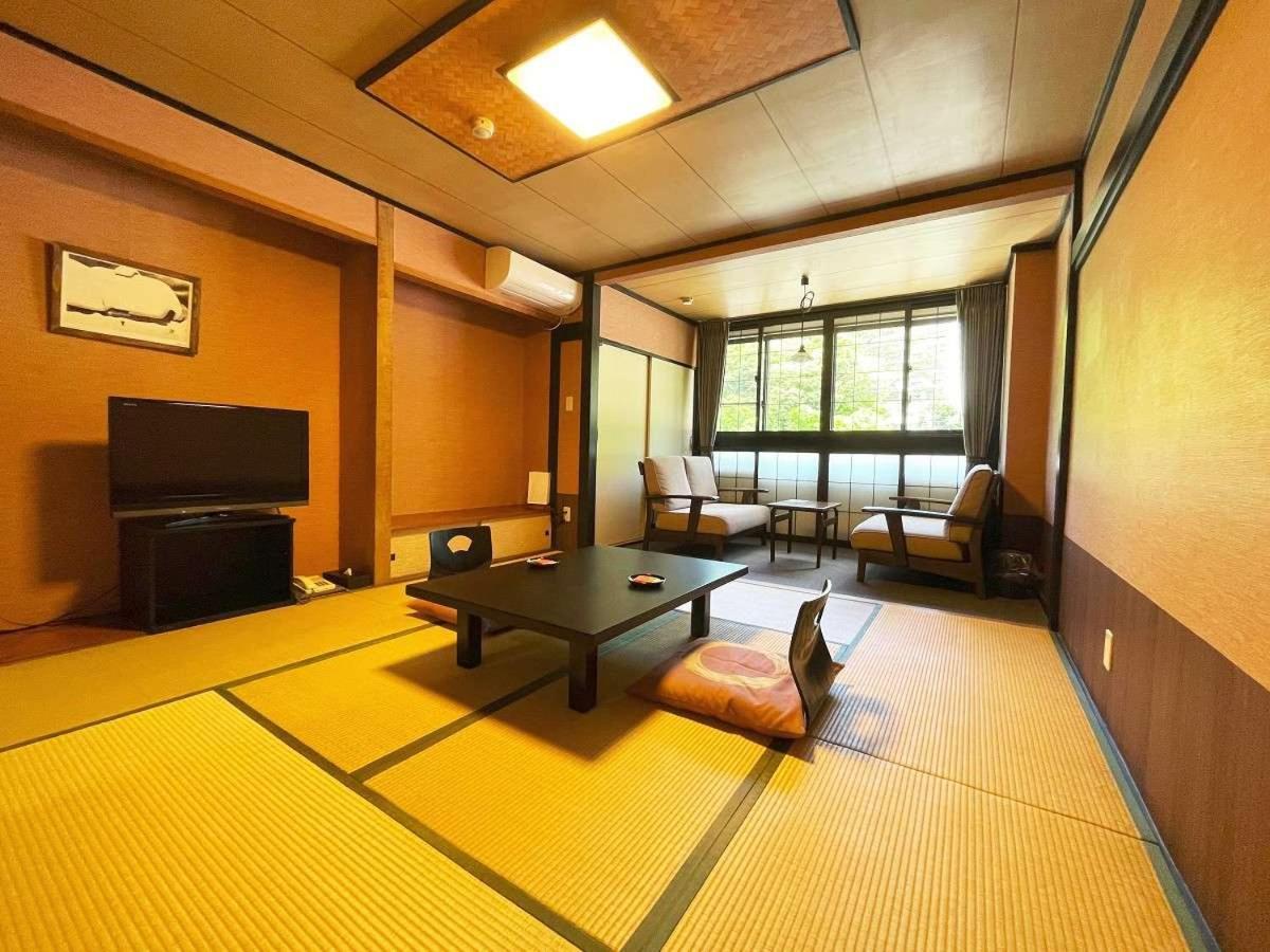 Hotel Kutsurogijyuku Shintaki à Aizuwakamatsu Extérieur photo
