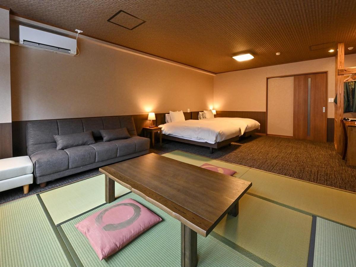 Hotel Kutsurogijyuku Shintaki à Aizuwakamatsu Extérieur photo